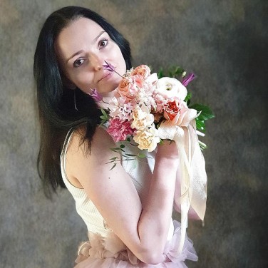 Романтичный свадебный букет из ранункулюсов, астильбы и пионовидной розы Ноты Нежности