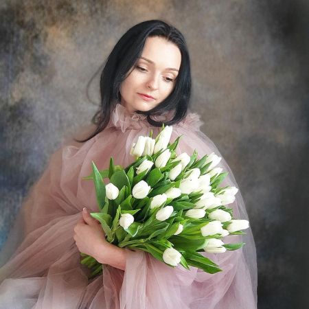 Охапка белых тюльпанов