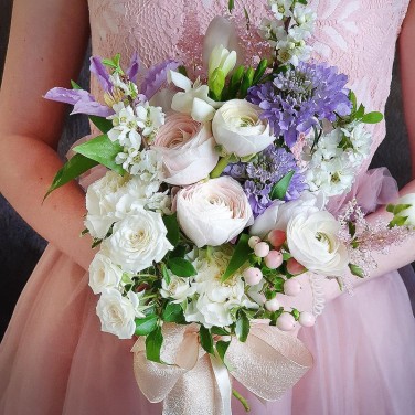 Авторский букет невесты из скабиозы, ранункулюсов, астильбы Сонные Сумерки