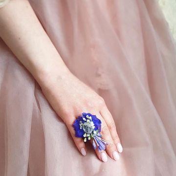 Кольцо из живых цветов для невесты или подружек невесты