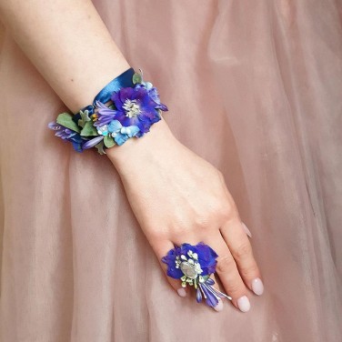 Браслет из живых цветов для невесты или подружек невесты