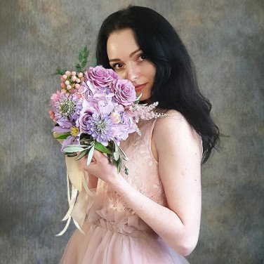 Сиреневый букет невесты из скабиозы, роз, гортензии Звуки Танго