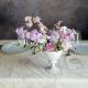 Сиреневая композиция на праздничный стол из роз, маттиолы и латируса