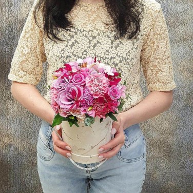 Шляпная коробка в сиреневой гамме Переменчивая Венера