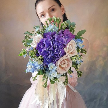 Букет невесты с гортензией, лунной розой и дельфиниумом Фагот