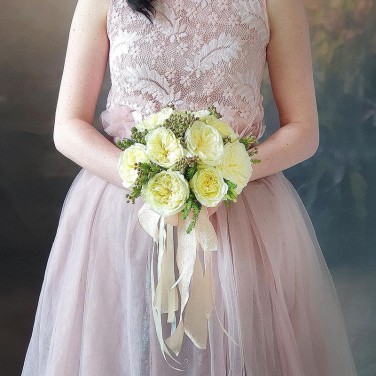 Букет невесты из пионовидных роз и необычного капса - Арфа Франции