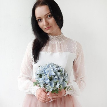 Свадебный голубой букет невесты из гортензии и капса