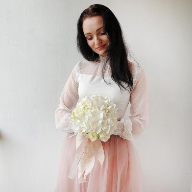 Свадебный букет из белой гортензии и роз