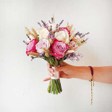 Нежный букет невесты в стиле Прованс из роз и лаванды
