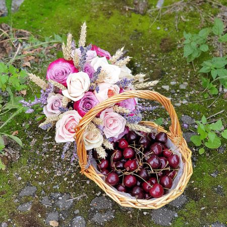 Нежный букет невесты в стиле Прованс из роз и лаванды