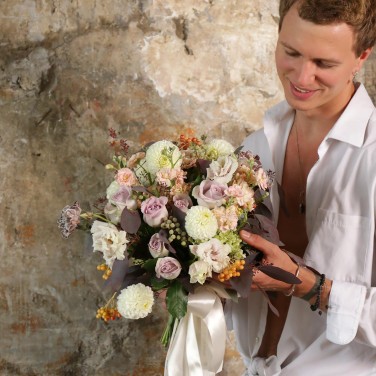 Букет для Девы из георгин, роз, гвоздик  Коллекционер