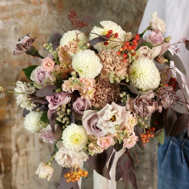 Букет для Девы из георгин, роз, гвоздик  Коллекционер