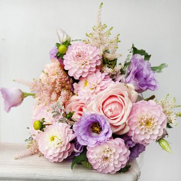 Свадебный букет из георгин, роз и эустомы