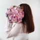 Круглый свадебный букет из гортензии, роз и эустомы