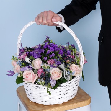 Корзина с цветами Встреча с тобой. Весы