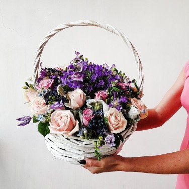 Корзина с цветами Встреча с тобой. Весы