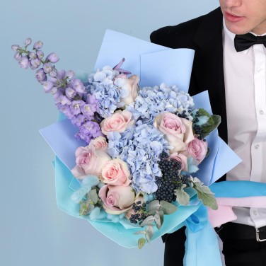 Букет из гортензии и роз Мечтаю о тебе. Весы