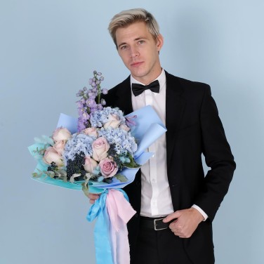 Букет из гортензии и роз Мечтаю о тебе. Весы