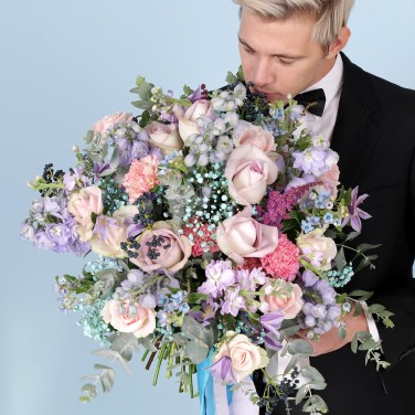 Большой букет из роз и гипсофилы Ах, как кружится голова! Весы