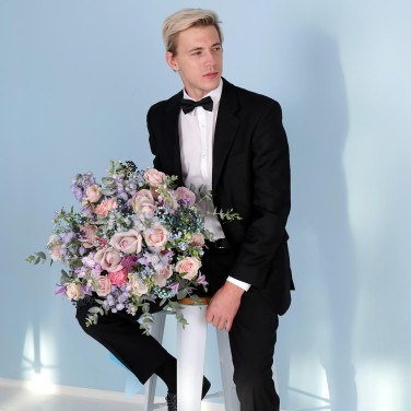 Большой букет из роз и гипсофилы Ах, как кружится голова! Весы