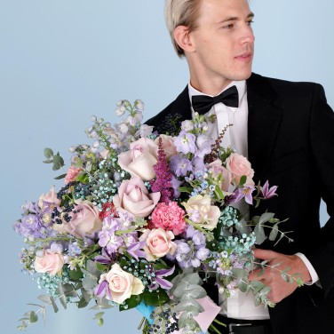 Большой букет из роз и гипсофилы Ах, как кружится голова! Весы