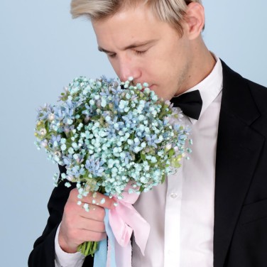 Букет из гипсофилы и оксипеталума Тонкий вкус. Весы