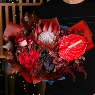 Букет из протеи, антуриума и роз Царь Скорпионов
