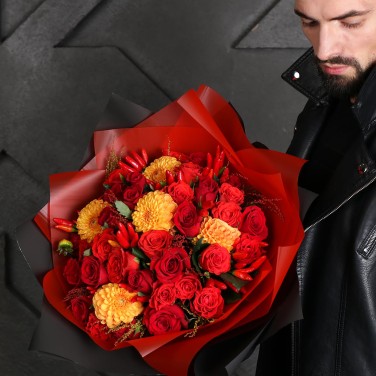 Букет из георгин, роз и перца своя Игра. Скорпион