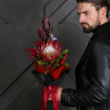 Букет из протеи, калл и леукадендрона Дикий Соблазн Скорпион