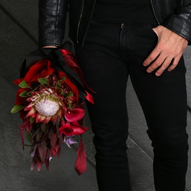 Букет из протеи, калл и леукадендрона Дикий Соблазн Скорпион