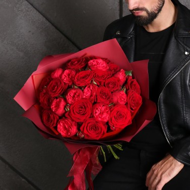 Букет из пионовидных красных роз Оттенки страсти Скорпион