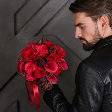 Букет из калл, роз Пылкое воображение Скорпион