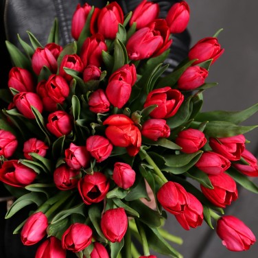 Букет из красных тюльпанов Тайный Поклонник Скорпион