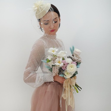 Зимний букет невесты из ранункулюсов, тюльпанов, гиацинтов