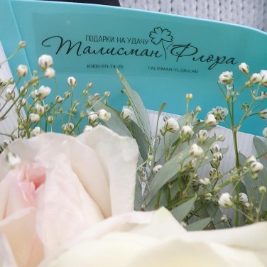 Авторский букет из роз, тюльпанов и гипсофилы