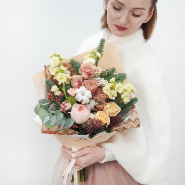 Кремовый букет из роз, корицы и нобилиса