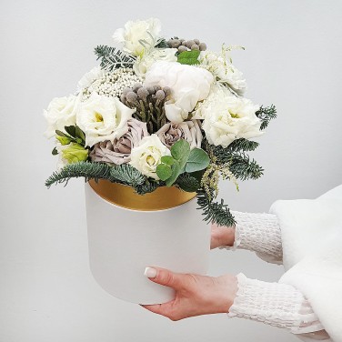 Композиция из лунных роз, нобилиса и  капса