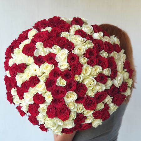Шикарный букет из 151 розы