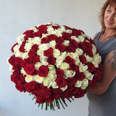 Шикарный букет из 151 розы