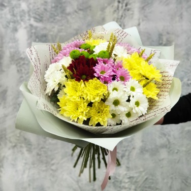 Букет из разноцветных хризантем