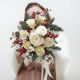 Зимний букет невесты из роз, ранункулюсов и илекса