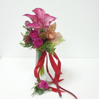 Букет невесты из калл, орхидеи и плодов