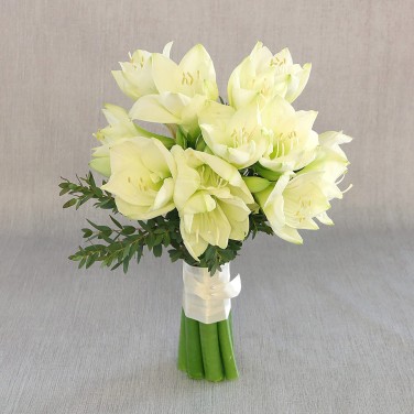 Букет из белых амариллисов