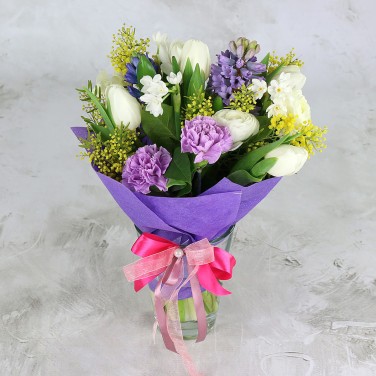 Весенний букет из тюльпанов, гиацинтов и мимозы