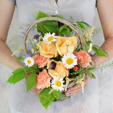 Композиция летняя в корзиночке