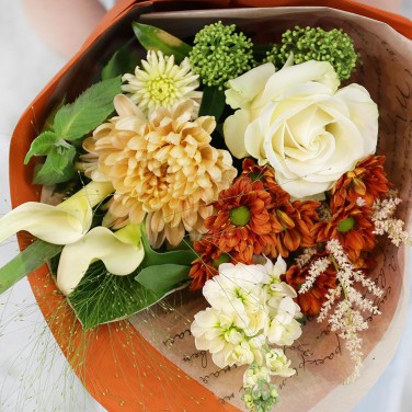 Букет из хризантем и калл
