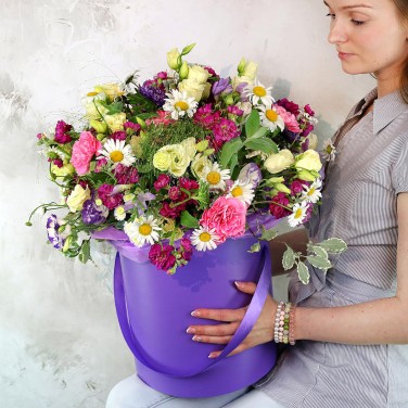 Красивая летняя шляпная коробка