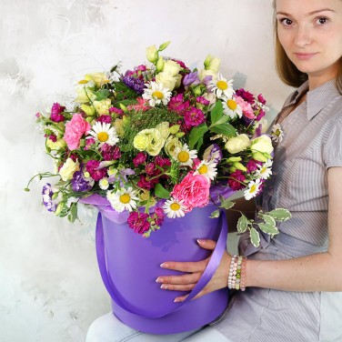 Красивая летняя шляпная коробка