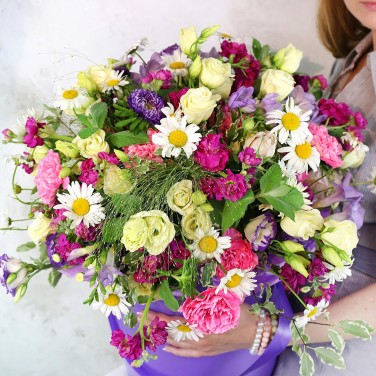 Красивая летняя шляпная коробка