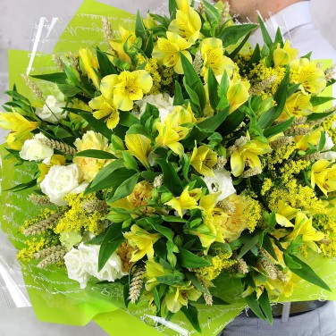 Букет из 25 альстромерий и пшеницы